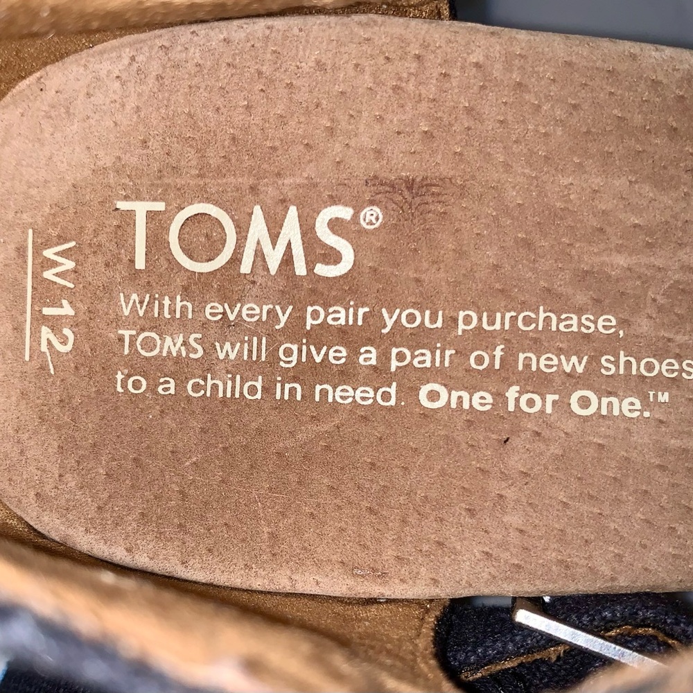 NWOT TOMS Black and Tan Wedge Sandals with Ankle Strap - Picture 5 of 5